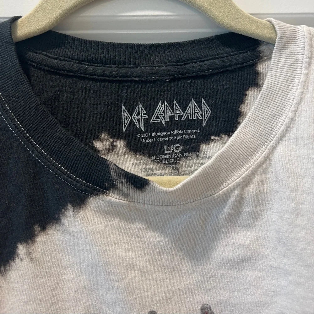 Band Tee Graphic Cropped Tshirt Def Leopard Bleached Distressed Top Urban Street - Picture 2 of 3